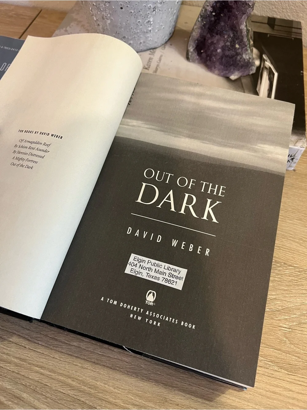 Out of the Dark David Weber Hardcover 2010 First Edition Sci-Fi Ex-Library